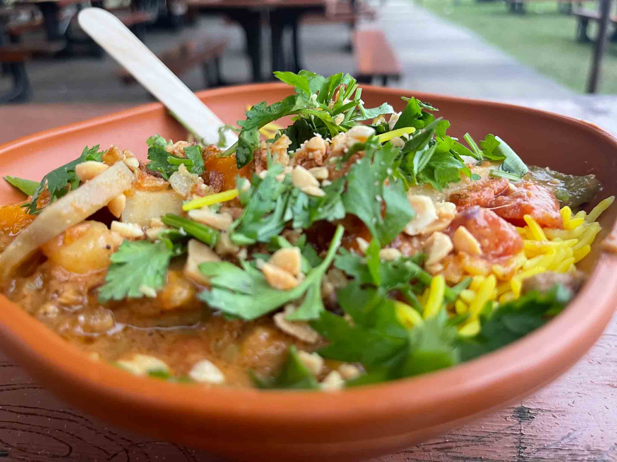 Kom met lekkere Thaise pad thai.